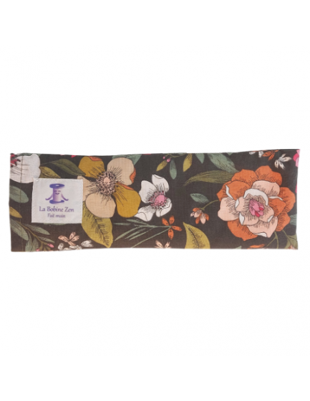 Tissu Oek Fleurs de magnolia fond marron brun Tissu Oek Fleurs de magnolia fond marron brun